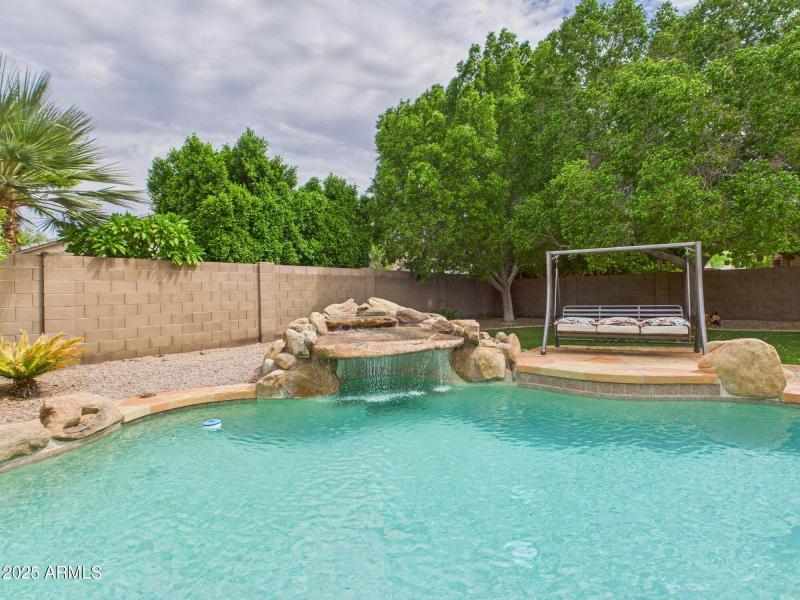 CAM02404G0-PR0144-STILL027