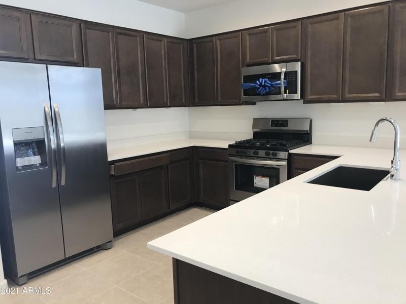 6B05FF28-EA31-4AE3-9E48-D991CA127C3E