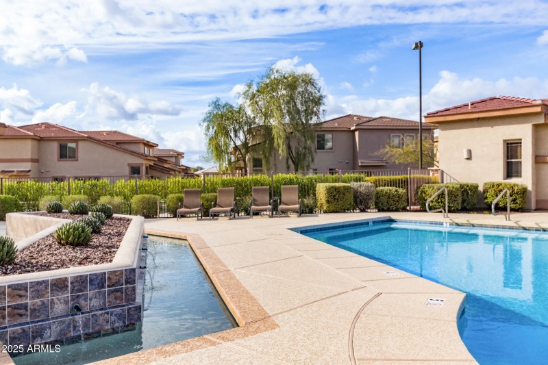 42424 N GAVILAN PEAK PKWY 55206