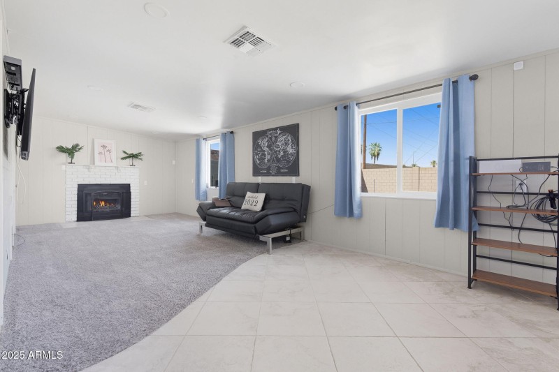 13-web-or-mls-1802 E Meadowbrook Ave-13