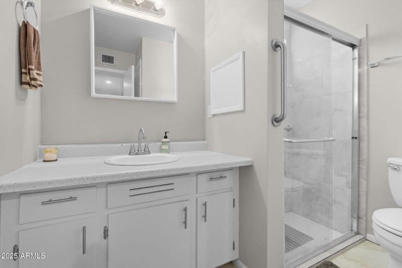 16-web-or-mls-1802 E Meadowbrook Ave-16