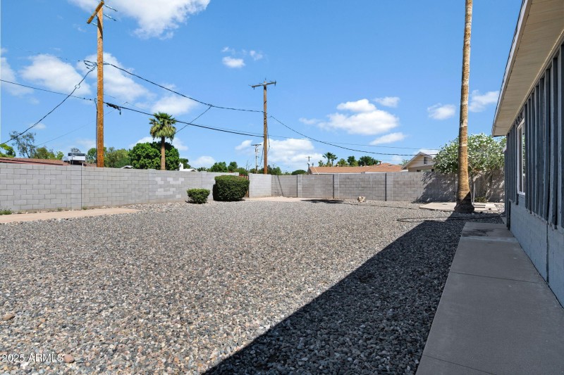 26-web-or-mls-1802 E Meadowbrook Ave-26