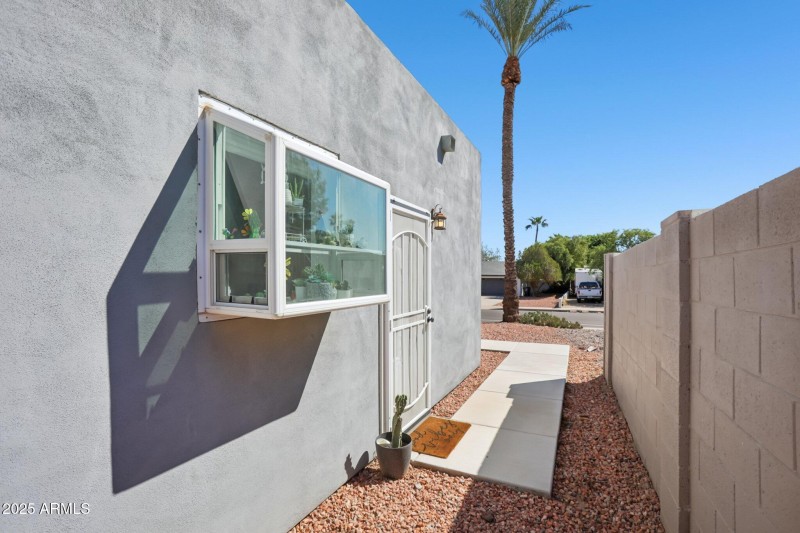 6-web-or-mls-N 26th St-S2409-006