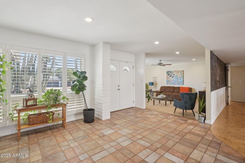 11-web-or-mls-N 26th St-S2409-011