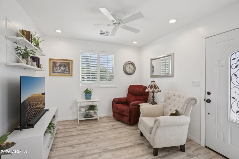 27-web-or-mls-N 26th St-S2409-027