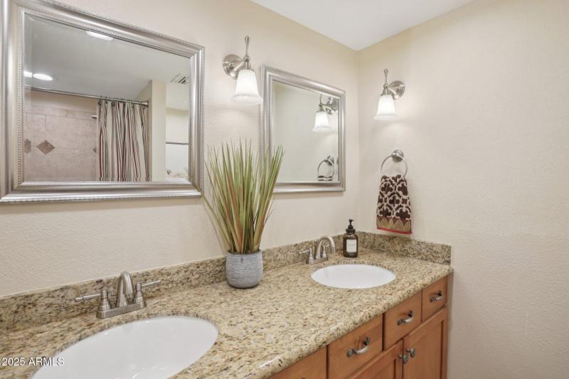 38-web-or-mls-N 26th St-S2409-038