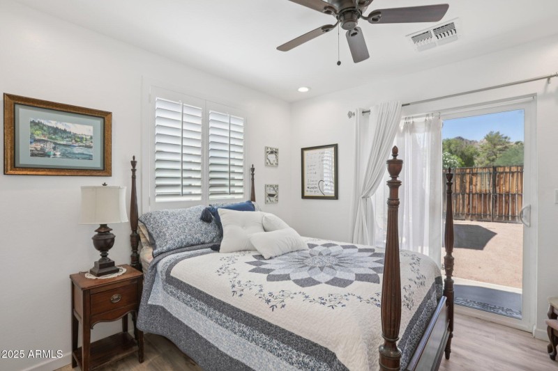 46-web-or-mls-N 26th St-S2409-046