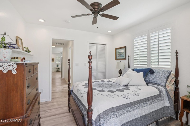 47-web-or-mls-N 26th St-S2409-047