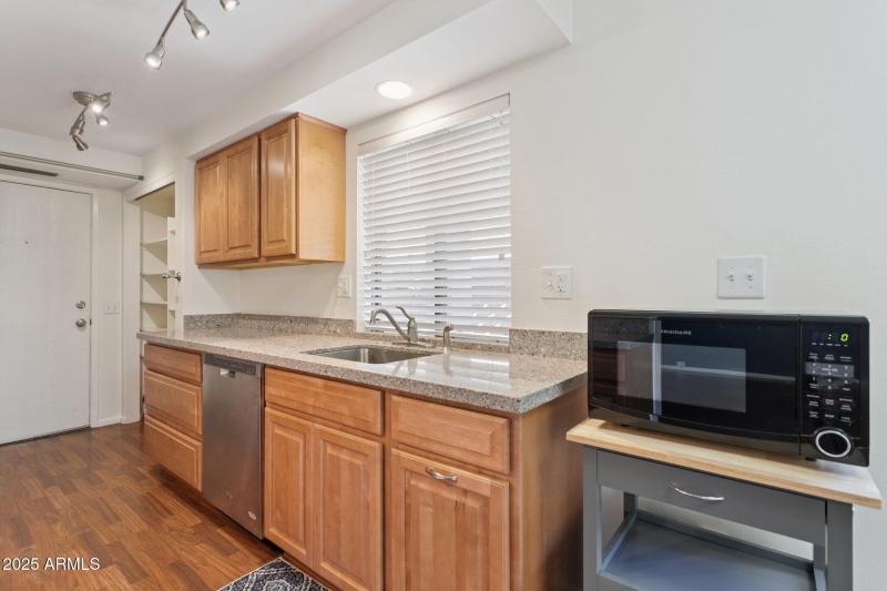 7-web-or-mls-10420-n-11th-pl-3