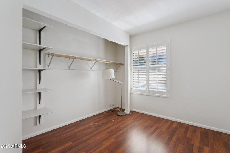 11-web-or-mls-10420-n-11th-pl-3