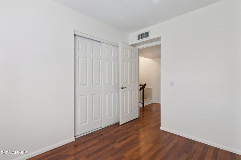 12-web-or-mls-10420-n-11th-pl-3