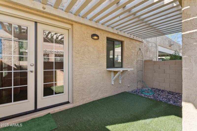 21-web-or-mls-10420-n-11th-pl-3