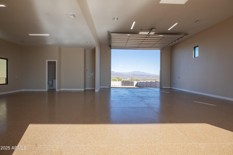 2,376sqft Pull Thru RV Garage