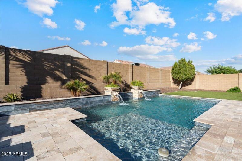 "Beach" Area in Pool