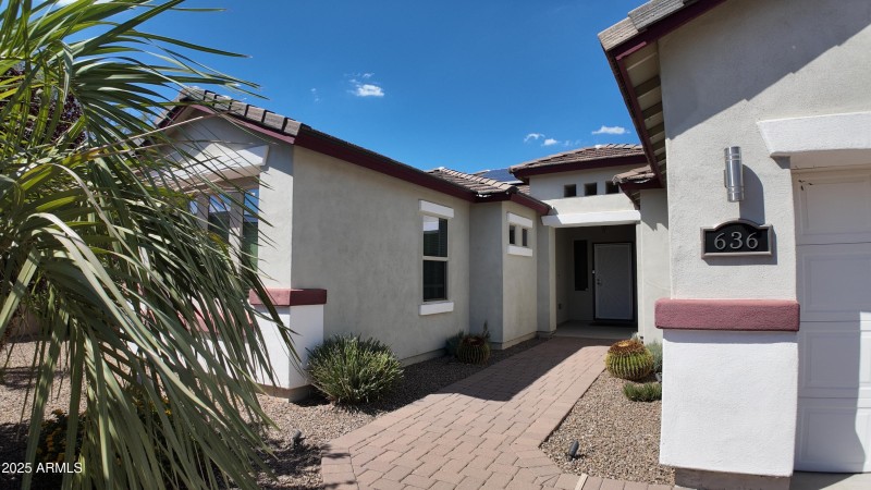 636 W Calle Las Tunas