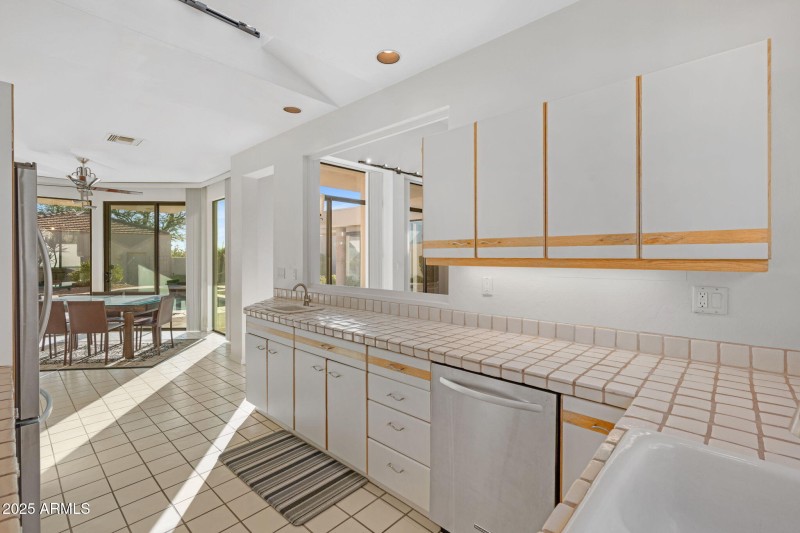 10-web-or-mls-8510-e-vista-bonita-dr