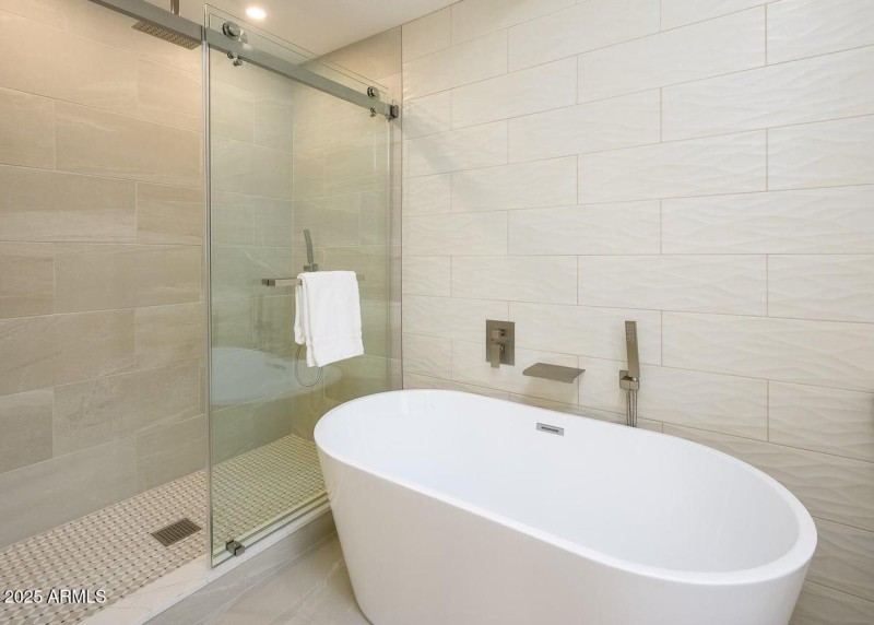 20231102020359239607000000-o