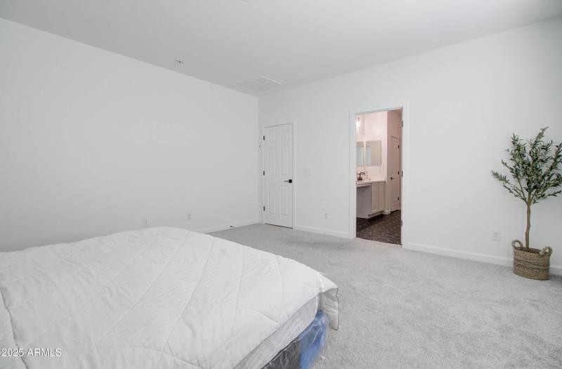 Master Bedroom - Upstairs