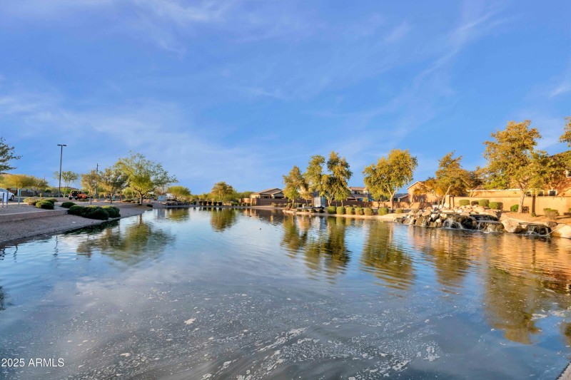 5811 S-003-036-DLB 0893-MLS_Size