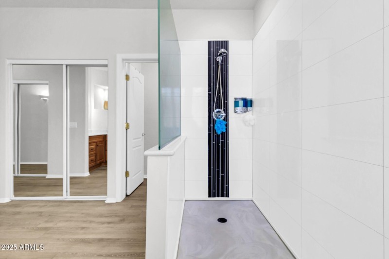 Beautifuly Designed Walk In Shower