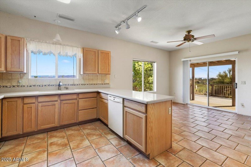 09-Kitchen