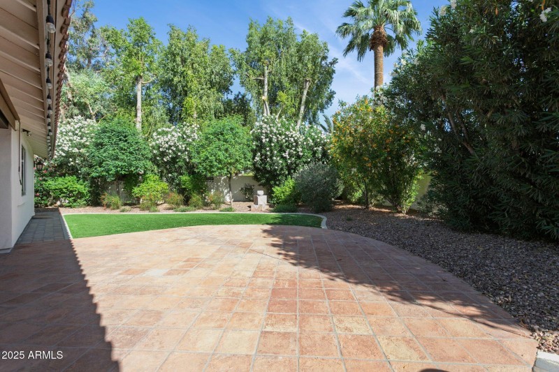 34-web-or-mls-8943-n-80th-pl