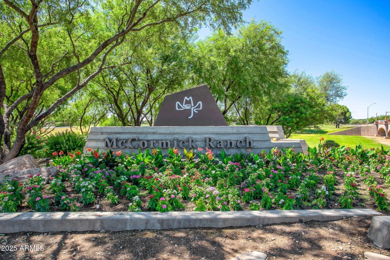 42-web-or-mls-8943-n-80th-pl