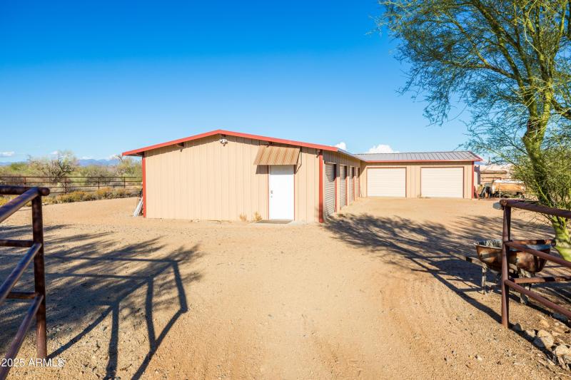 Detached 6-Car Garage