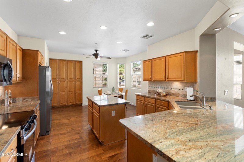 LARGE EAT-IN KITCHEN