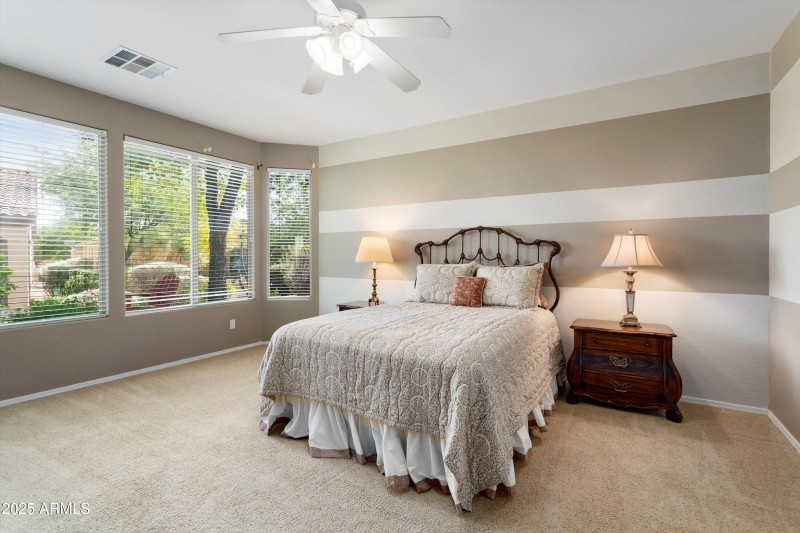 LARGE PRIMARY BEDRM E/BQAY WINDOW