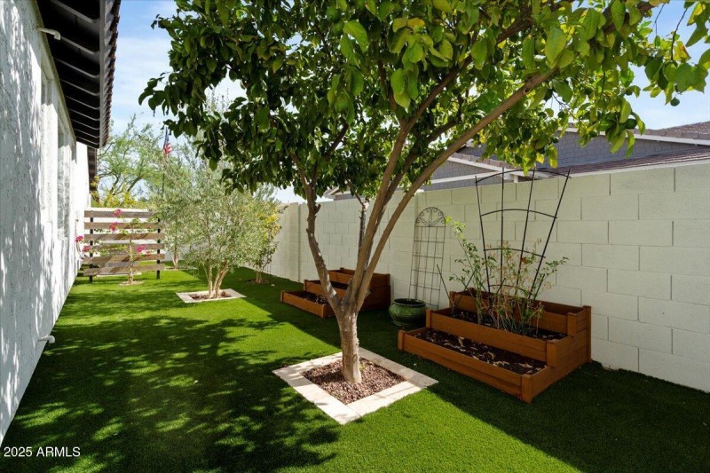 21365 W Mule Deer Way82