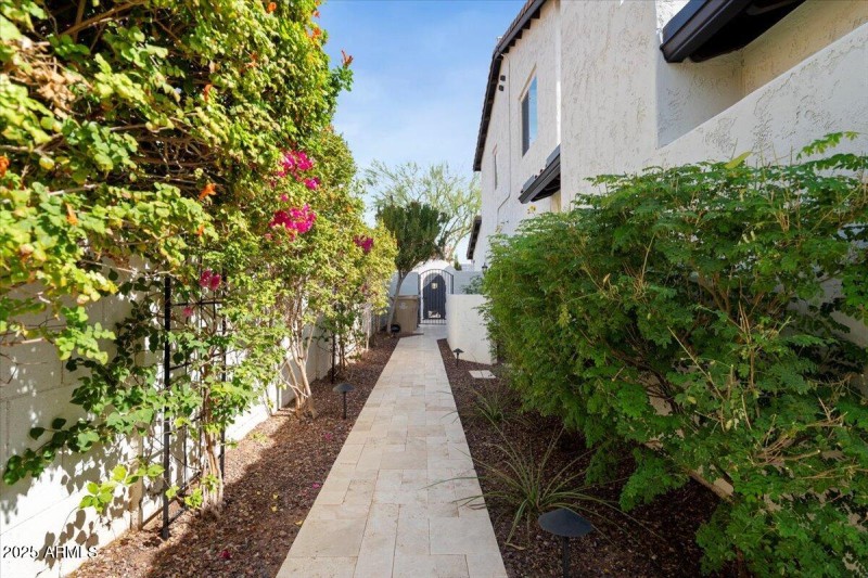 21365 W Mule Deer Way93