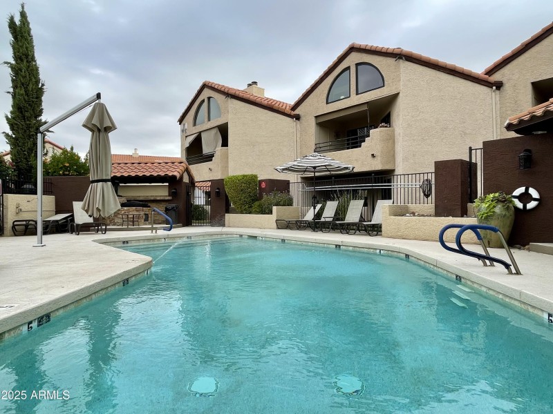 SPARKLING COMMUNITY POOL 5