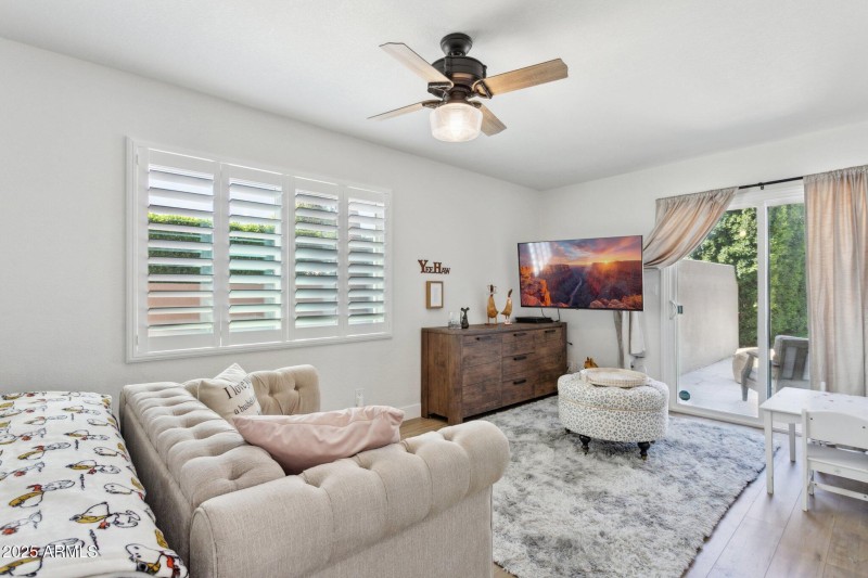 Guest suite with sitting room
