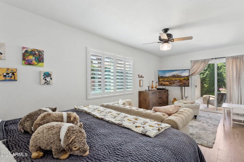 King bedroom w private patio