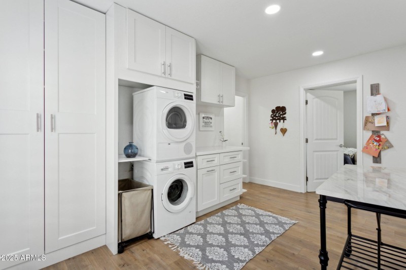 Fabulous landry room w built ins