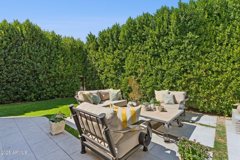 Hollywood hedges all around