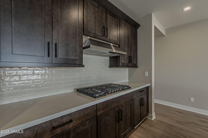 Kitchen W Neutral Backsplash