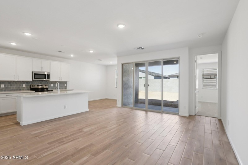 6-web-or-mls-La Senda Dr W-S2409-006