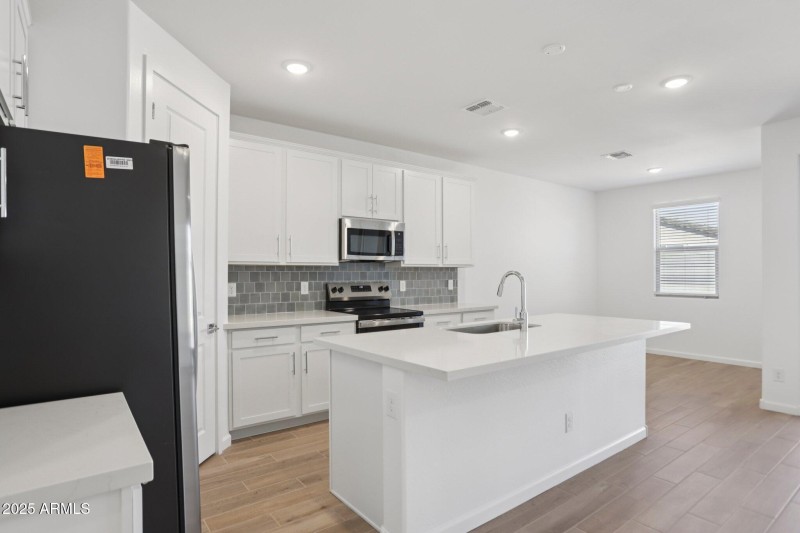 7-web-or-mls-La Senda Dr W-S2409-007