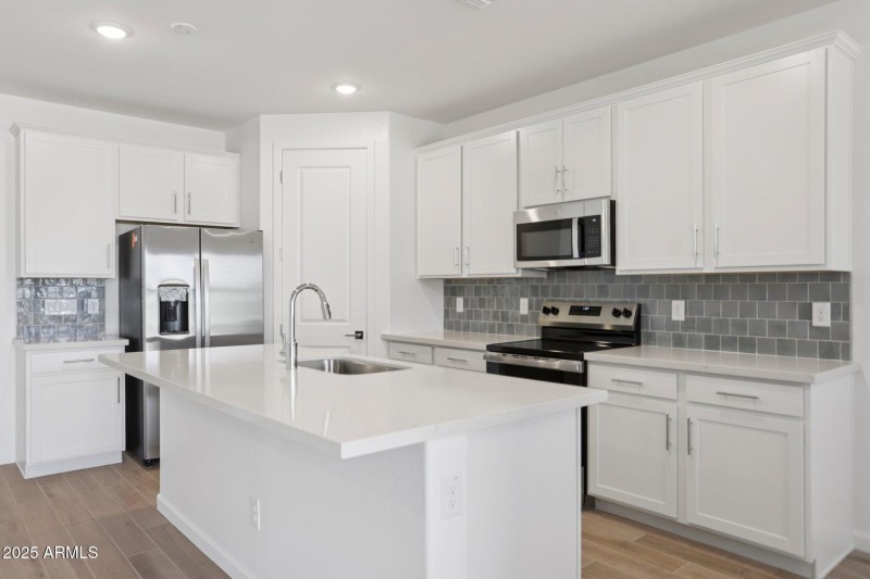 8-web-or-mls-La Senda Dr W-S2409-008