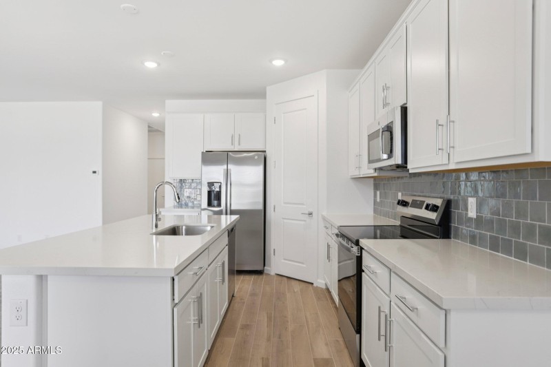 9-web-or-mls-La Senda Dr W-S2409-009