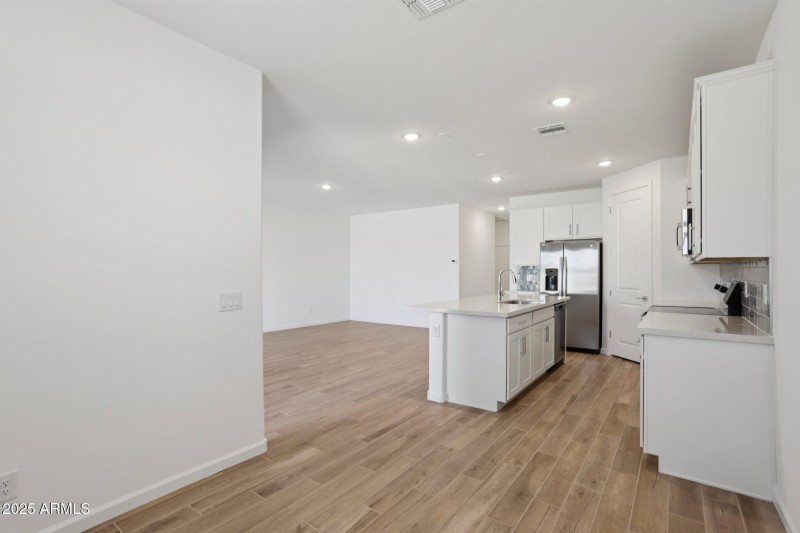 10-web-or-mls-La Senda Dr W-S2409-010