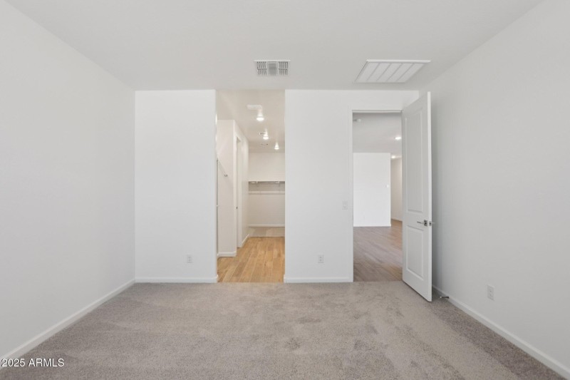 16-web-or-mls-La Senda Dr W-S2409-016