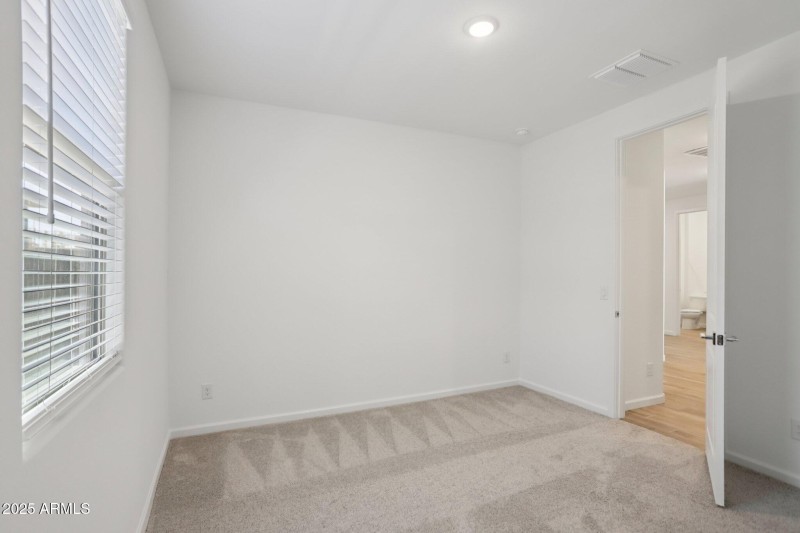 25-web-or-mls-La Senda Dr W-S2409-025