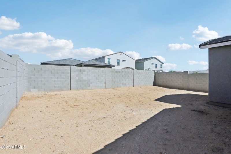 37-web-or-mls-La Senda Dr W-S2409-037