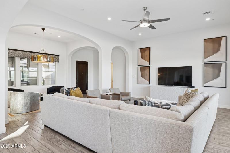 10-web-or-mls-10708-n-136th-pl