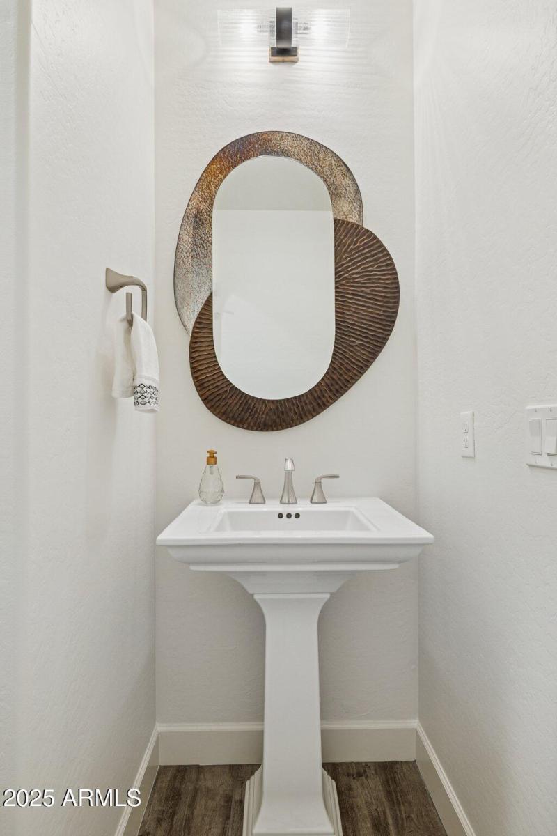 32-web-or-mls-10708-n-136th-pl