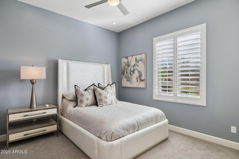 37-web-or-mls-10708-n-136th-pl