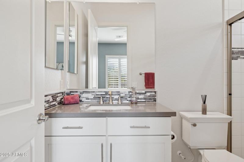 40-web-or-mls-10708-n-136th-pl